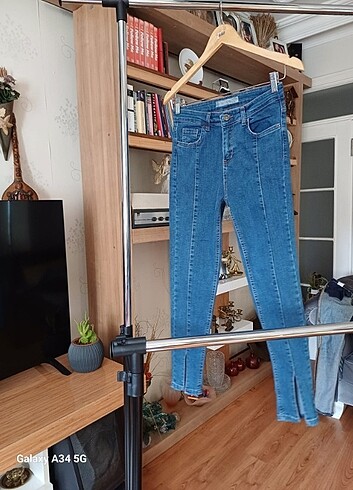 28 Beden mavi Renk 28 beden yuksk bel Jean 