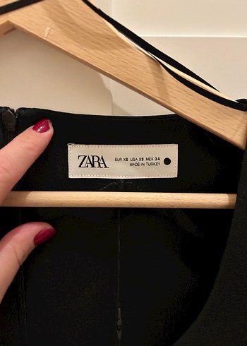 V Yaka Siyah Midi Elbise - Görsel 4