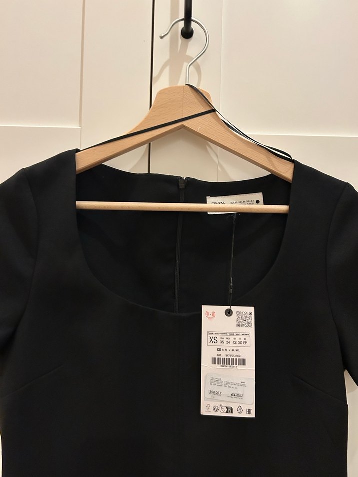 V Yaka Siyah Midi Elbise - Görsel 2