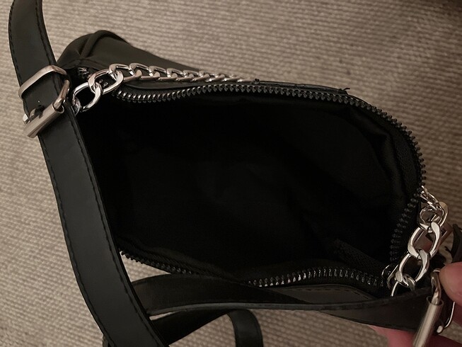Diğer siyah kol çantası