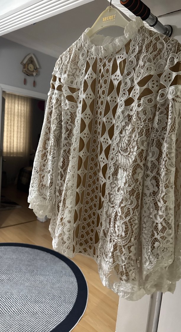 Bej Dantel İşlemeli Uzun Kollu Bluz - Görsel 2