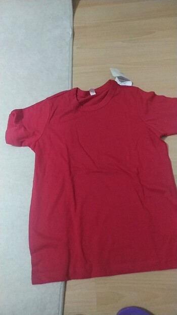 10 Yaş Beden kırmızı Renk Pantolon ve tişört 