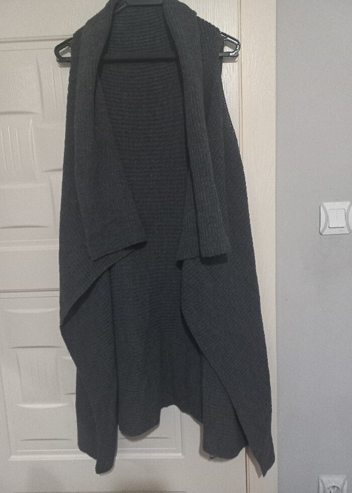 KOYU GRİ KOLSUZ YELEK - Görsel 2