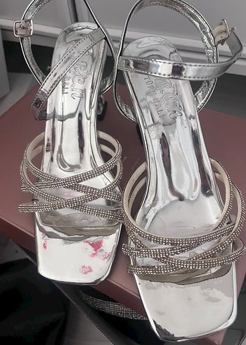 Gümüş taşlı topuklu ayakkabı - Görsel 2