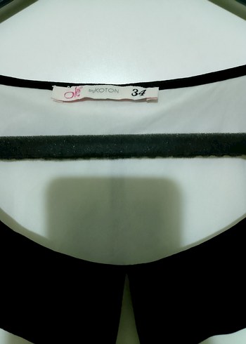 Siyah Yaka Fiyonklu Beyaz Kısa Kollu Bluz - Görsel 4