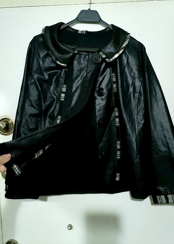 Siyah Parlak Deri Düğmeli Midi Ceketi - Görsel 3