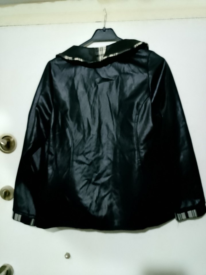 Siyah Parlak Deri Düğmeli Midi Ceketi - Görsel 4