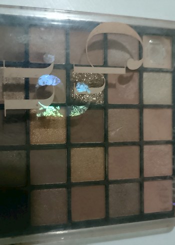 Bej Tonlarda Göz Farı Paleti ve lipgloss - Görsel 7