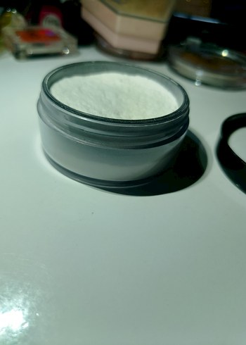 MAC Parlatıcı transparan Beyaz Pudra - Görsel 2