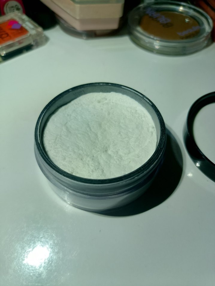 MAC Parlatıcı transparan Beyaz Pudra - Görsel 4