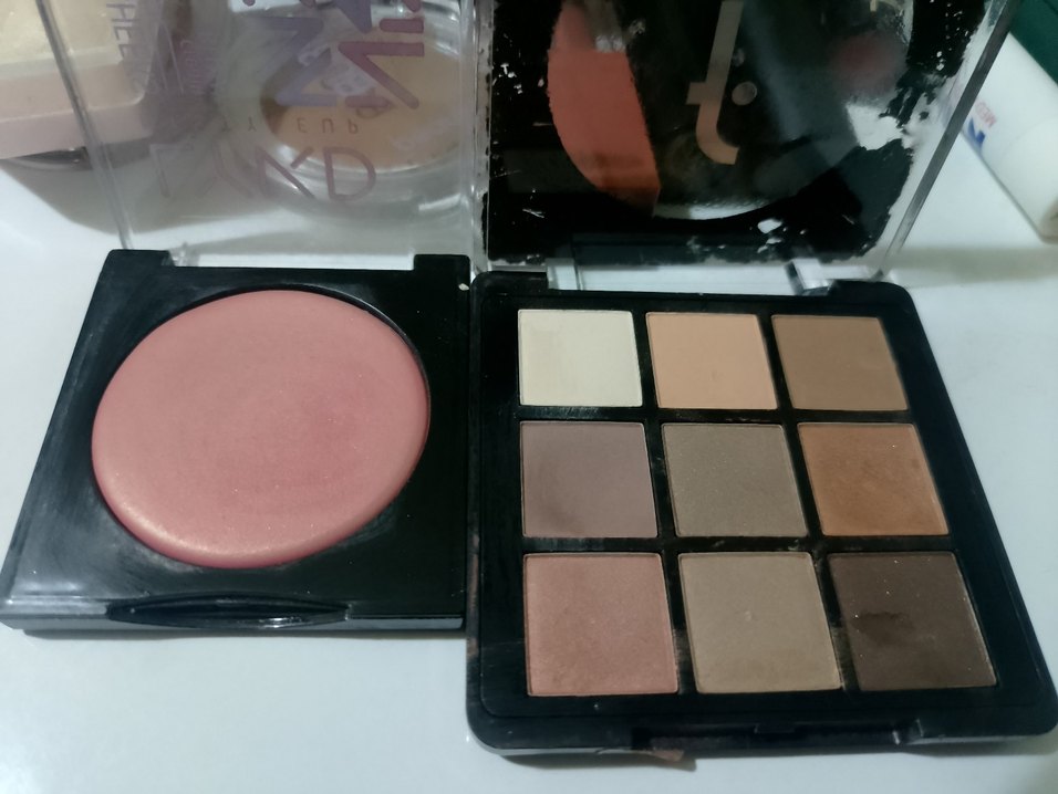 Bej Tonlarında Koyu Göz Farı Paleti - Görsel 4