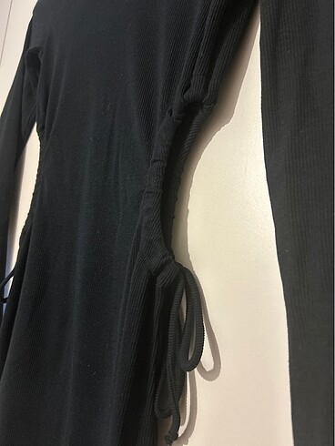 Zara Mini yan tarafı pencereli elbise