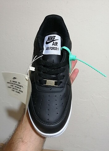 37 Beden nike air force siyah desenli spor ayakkabı
