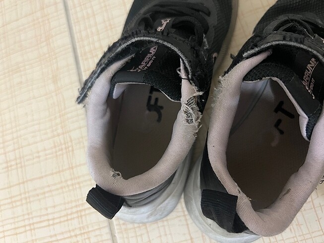 28 Beden siyah Renk Spor ayakkabı