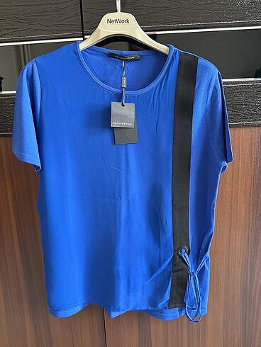 Tül ve Bağcık Detaylı T-Shirt