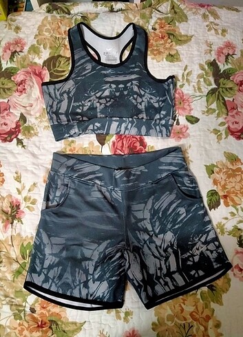 şortlu bikini takımı
