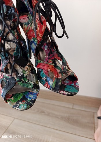 Çiçek Desenli Bohem Kadın Topuklu Ayakkabı - Görsel 9