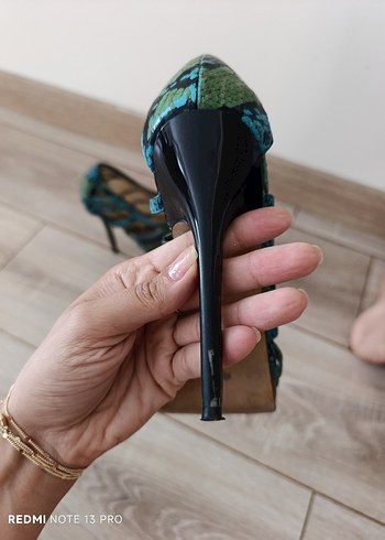 Koyu Mavi Yılan Derisi Desenli Topuklu Ayakkabı - Görsel 6