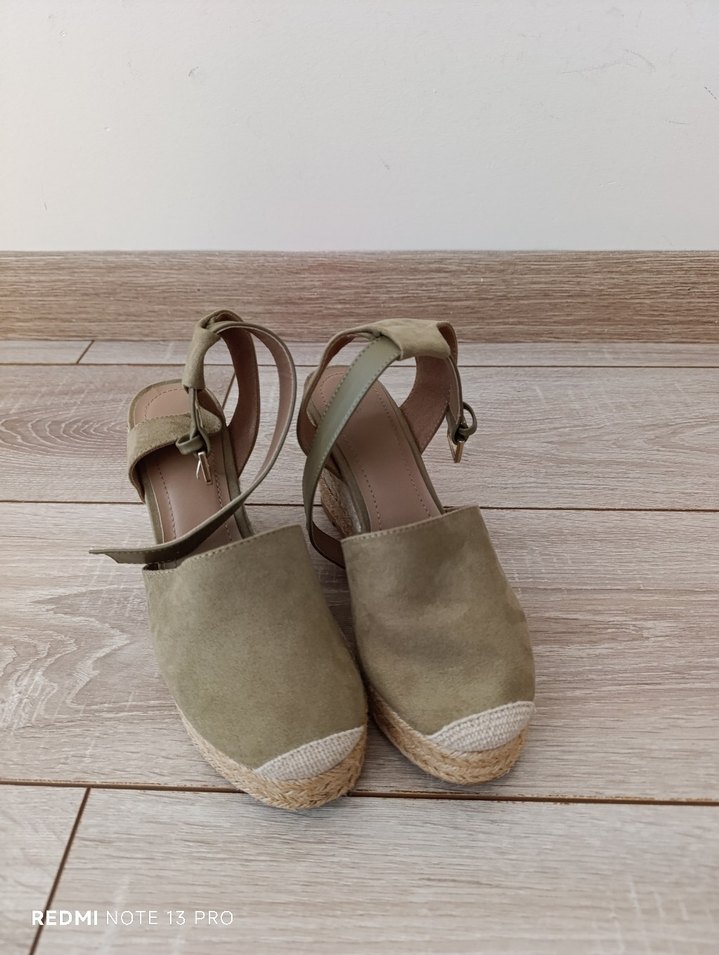 Bej Süet Dolgu Topuklu Kadın Ayakkabı - Görsel 3