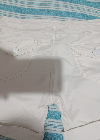 Düğmeli Beyaz Mini Şort - Görsel 4