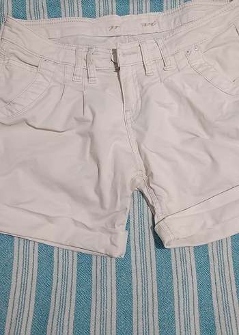 Düğmeli Beyaz Mini Şort - Görsel 5