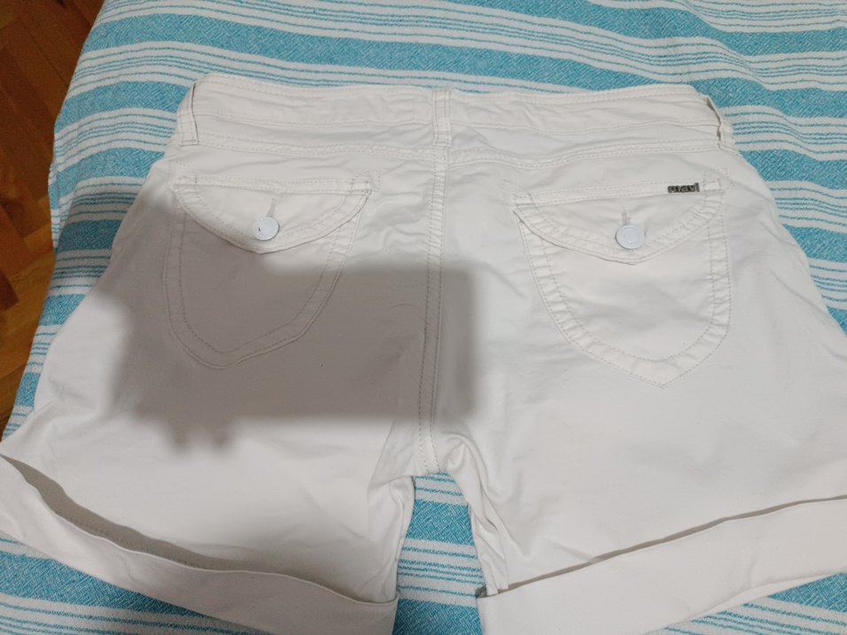 Düğmeli Beyaz Mini Şort - Görsel 4