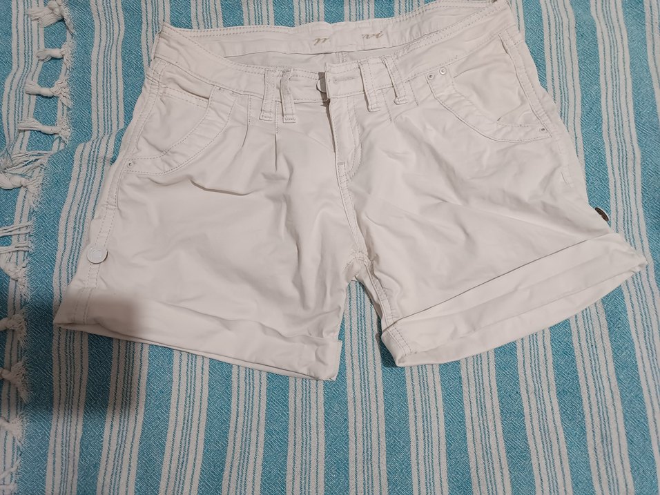 Düğmeli Beyaz Mini Şort - Görsel 5