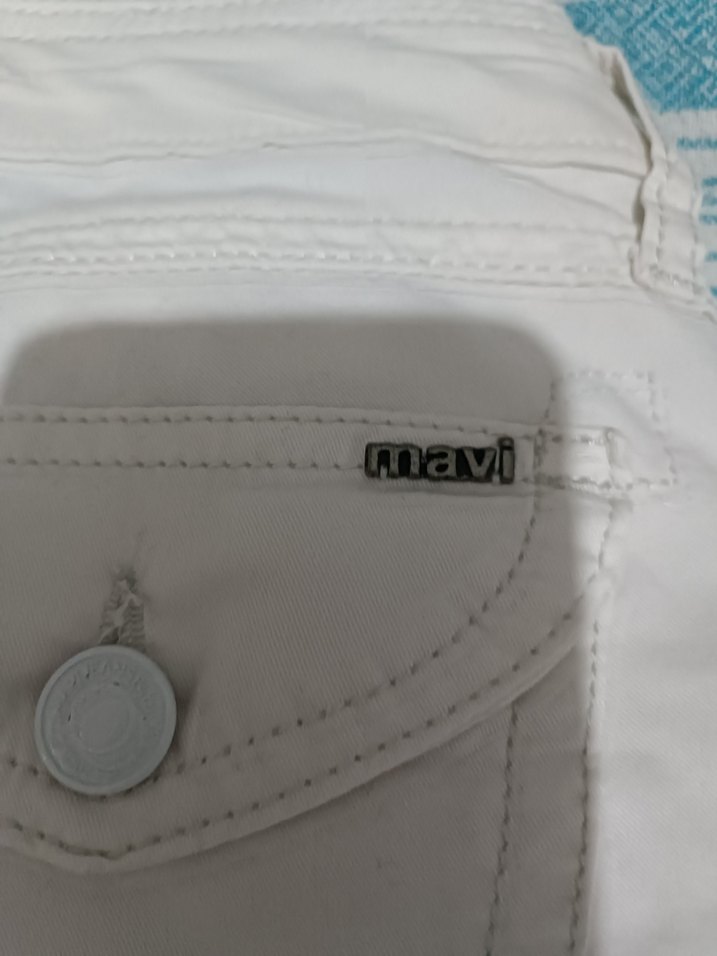 Düğmeli Beyaz Mini Şort - Görsel 2