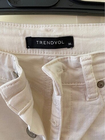 Trendyol & Milla Dar paça beyaz pantolon