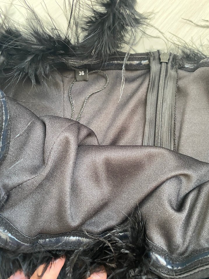 Kürk Detaylı Siyah Straplez Uzun Elbise - Görsel 3