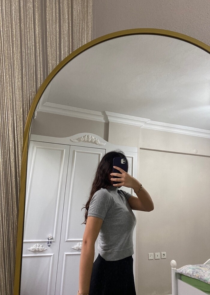 Gri boğazlı kısa kollu tişört - Görsel 2