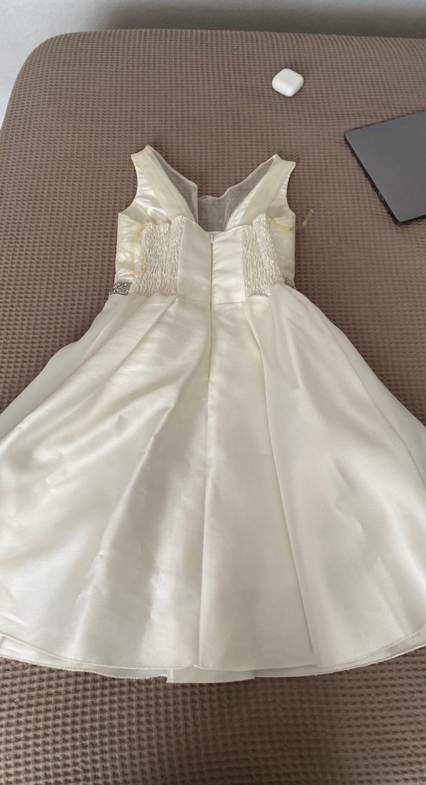 V Yaka Mini Beyaz Parlak çocuk abiyesi - Görsel 3
