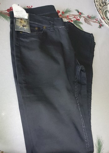 Siyah Kemerli Kadın Kot Pantolon - Görsel 8