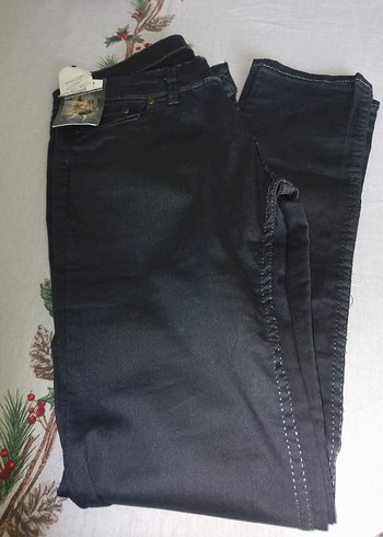 Siyah Kemerli Kadın Kot Pantolon - Görsel 9