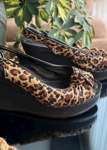 Leopar Desenli Kahverengi Dolgu Topuklu Kadın Ayakkabı - Görsel 3