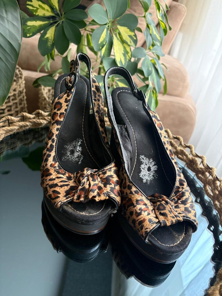 Leopar Desenli Kahverengi Dolgu Topuklu Kadın Ayakkabı - Görsel 4
