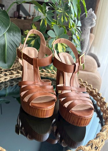 Kahverengi Ahşap Topuklu Kadın Sandalet - Görsel 2