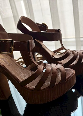 Kahverengi Ahşap Topuklu Kadın Sandalet - Görsel 5