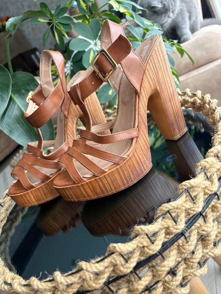 Kahverengi Ahşap Topuklu Kadın Sandalet - Görsel 4