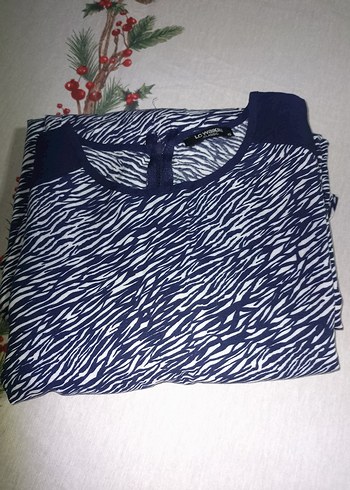 Kadın Lacivert Zebra Desenli V Yakalı Bluz - Görsel 3