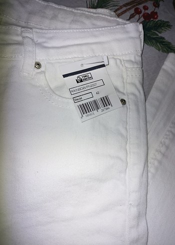 Beyaz Kemerli Kadın Kot Pantolon - Görsel 8