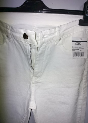 Beyaz Kemerli Kadın Kot Pantolon - Görsel 3