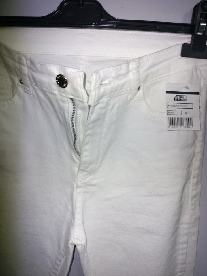 Beyaz Kemerli Kadın Kot Pantolon - Görsel 3