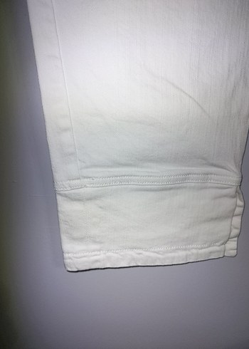 Beyaz Kemerli Mini Kadın Kumaş Pantolon - Görsel 3