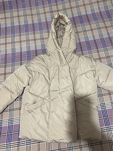 Stradivarius krem rengi şişme mont