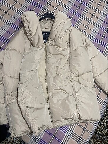 l Beden ten rengi Renk Stradivarius krem rengi şişme mont
