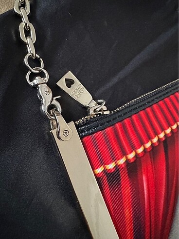  Beden Love Moschino