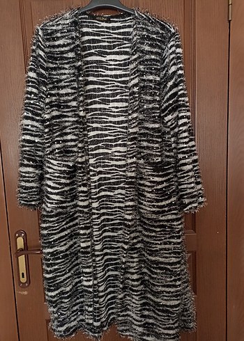Kürk Detaylı Zebra Desenli Hırka