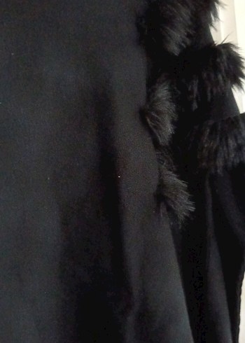 Diğer Siyah Uzun Kürk Detaylı Gotik Hamile Kabanı