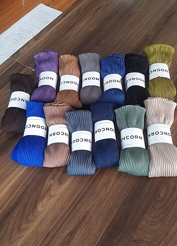 Mooncorn pilise eşarp 